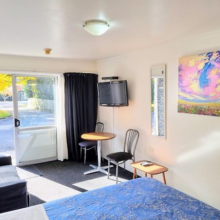 Cambrian Lodge Motel เคมบริดจ์ ภายนอก รูปภาพ